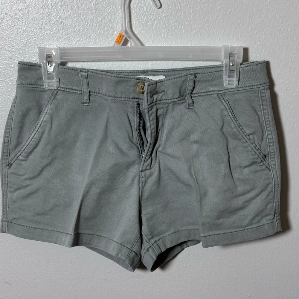 Abercrombie & Fitch Women Casual‎ Gray Shorts size 2